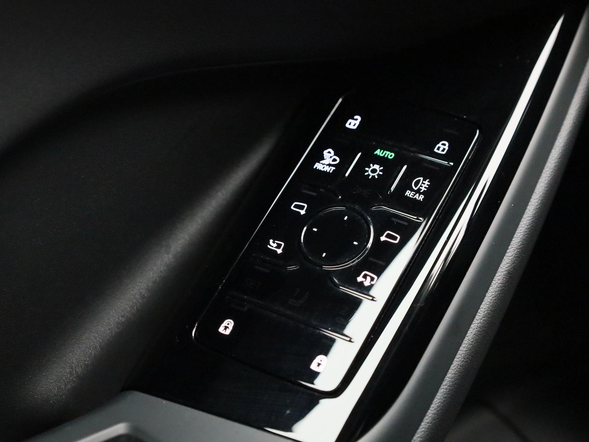Audi-Q6 e-tron-image-39