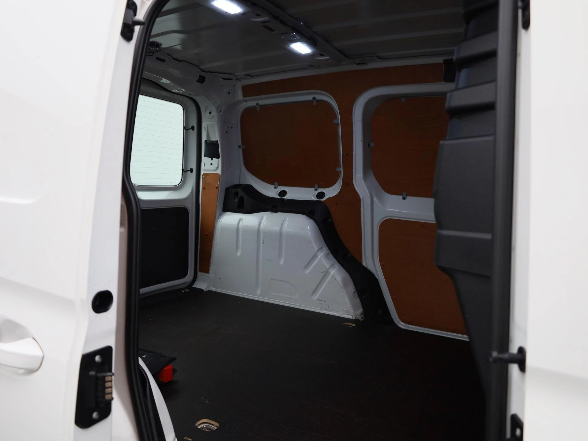 Volkswagen-Caddy-image-12