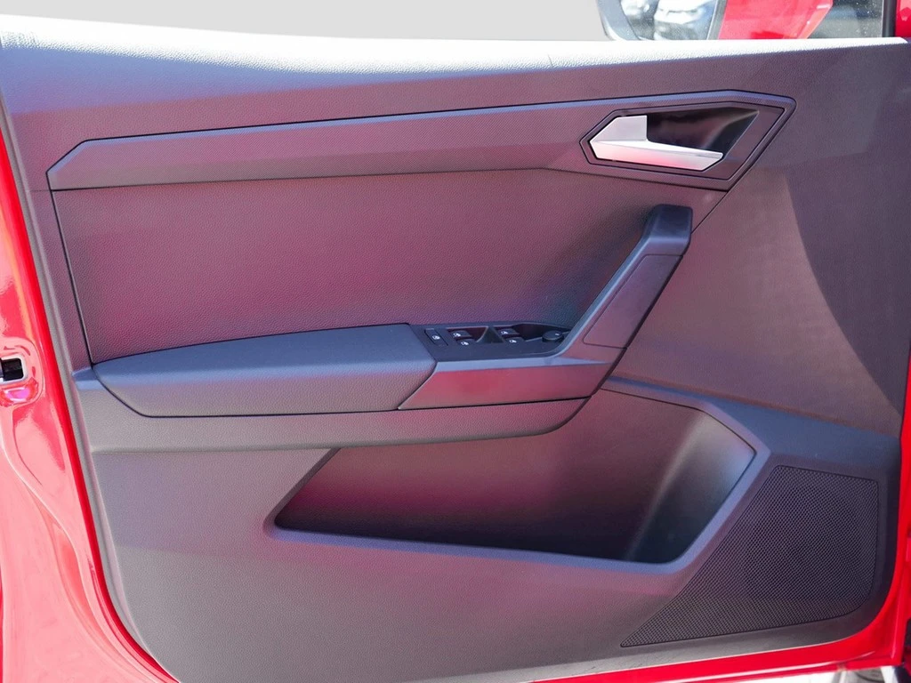 SEAT-Arona-image-18