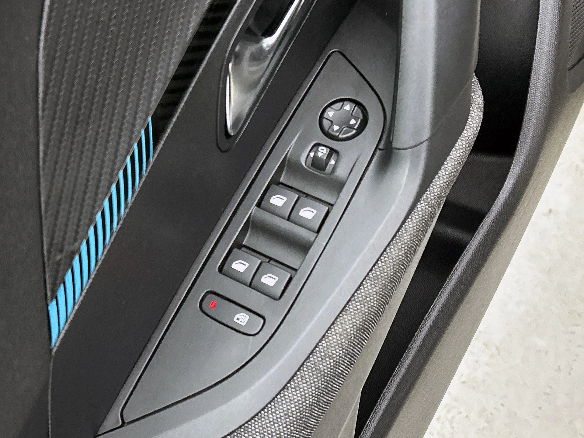 Peugeot-e-2008-image-21