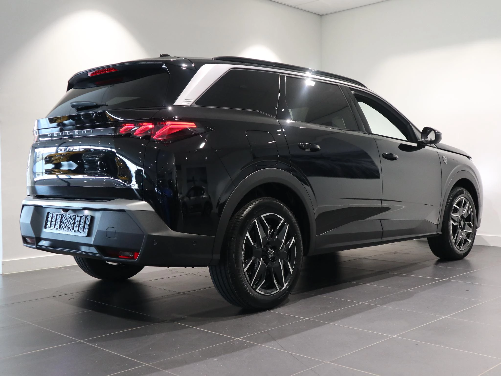 Peugeot-e-5008-image-3