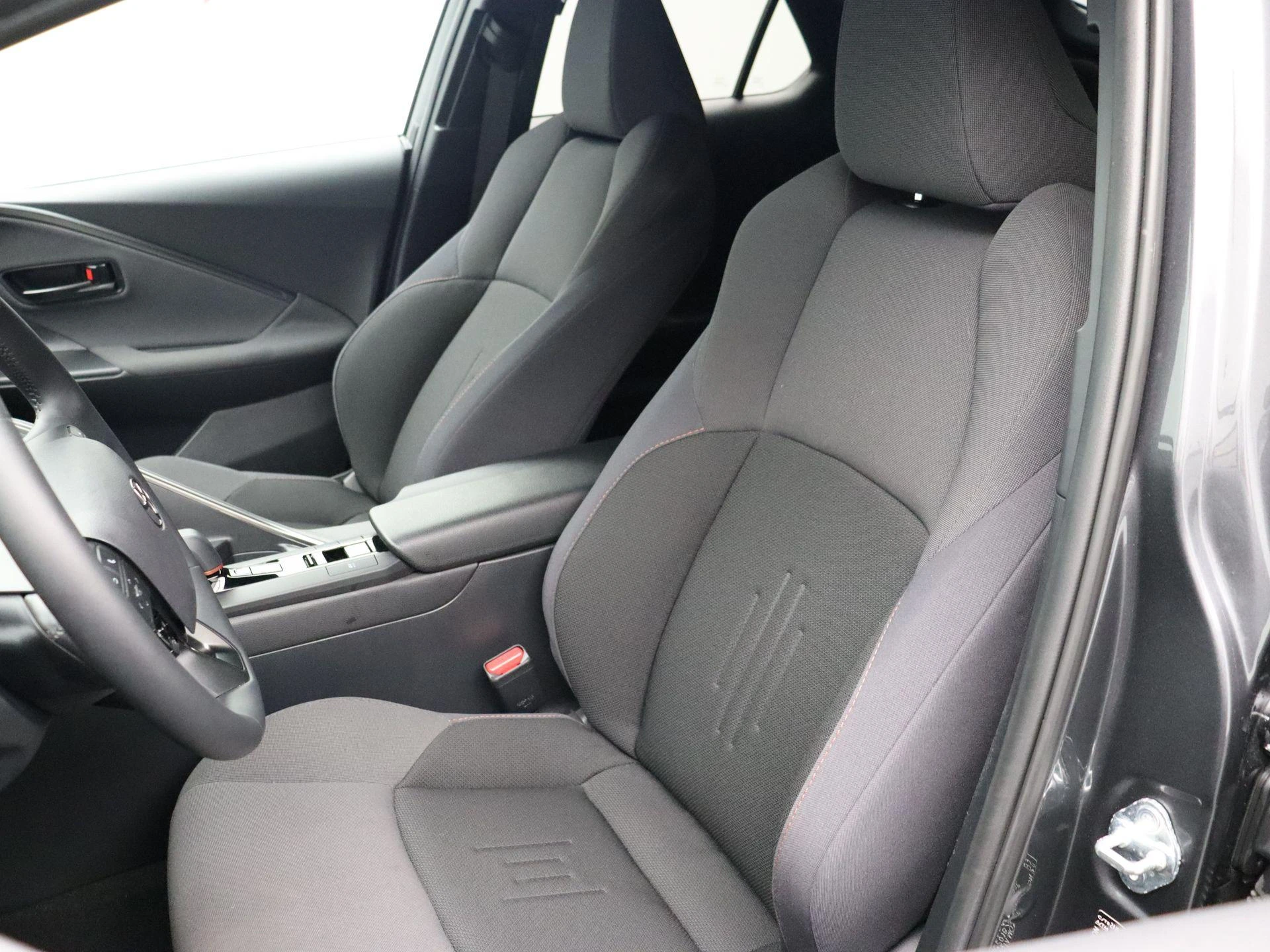 Toyota-C-HR-image-12