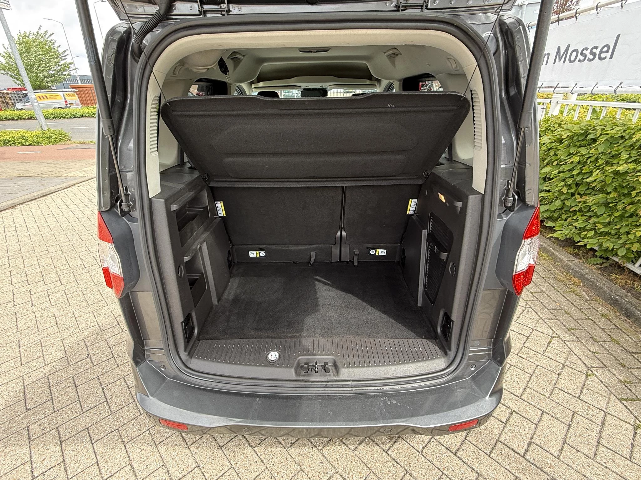Ford Tourneo Courier 1.0 100pk Titanium