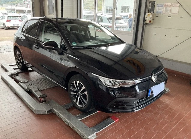 Volkswagen-Golf-image-1