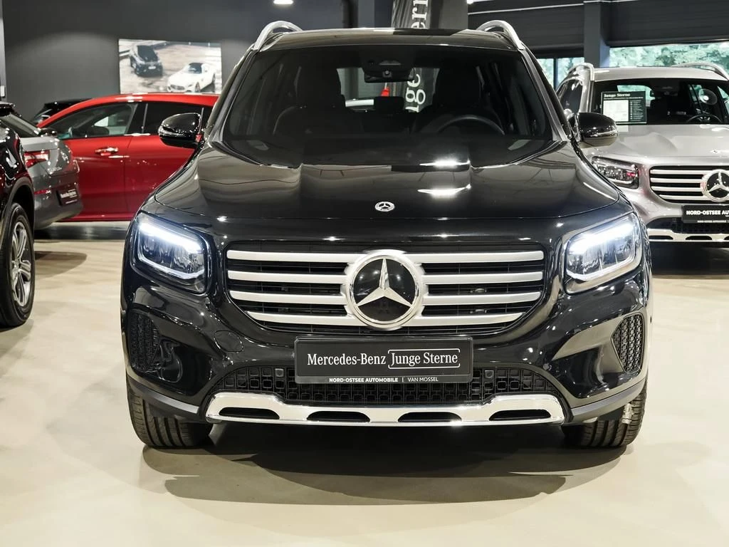 Mercedes-Benz-GLB 200 d-image-3