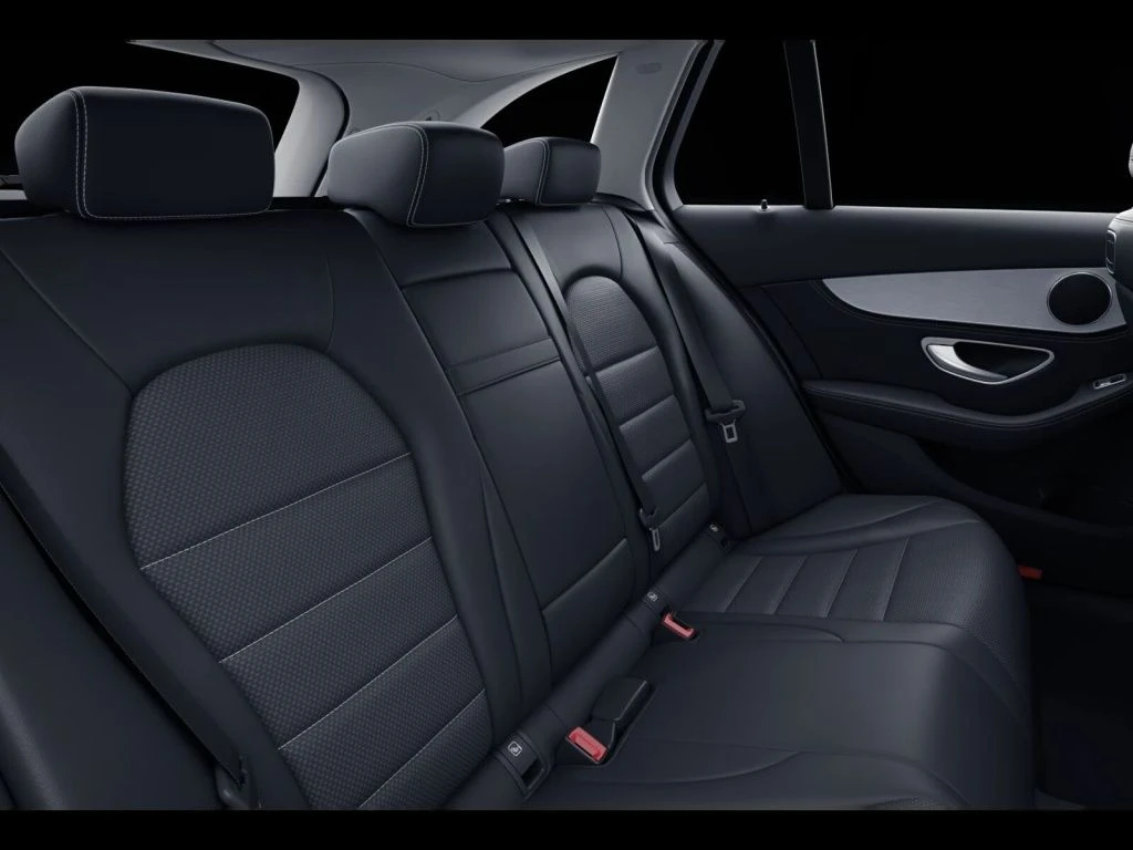 Mercedes-Benz-C-Klasse 300-image-9