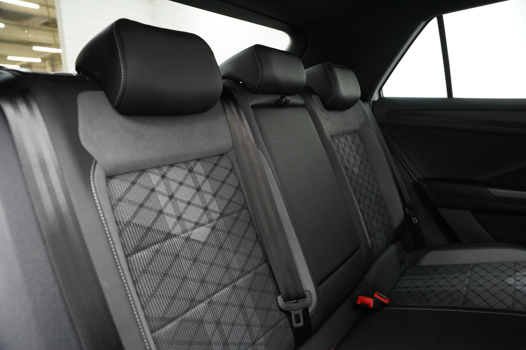 Volkswagen-T-Roc-image-11
