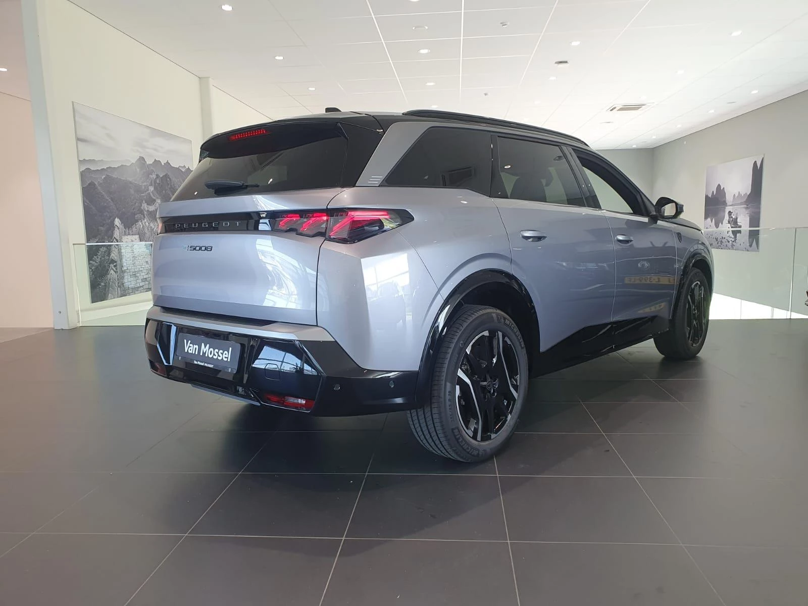 Peugeot-e-5008-image-3