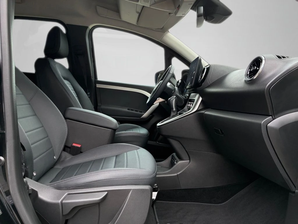 Mercedes-Benz-EQT 200-image-11