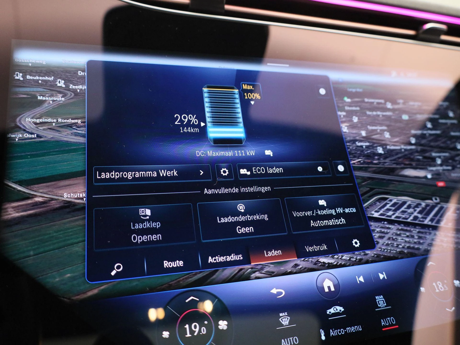 Mercedes-Benz-EQE-image-44