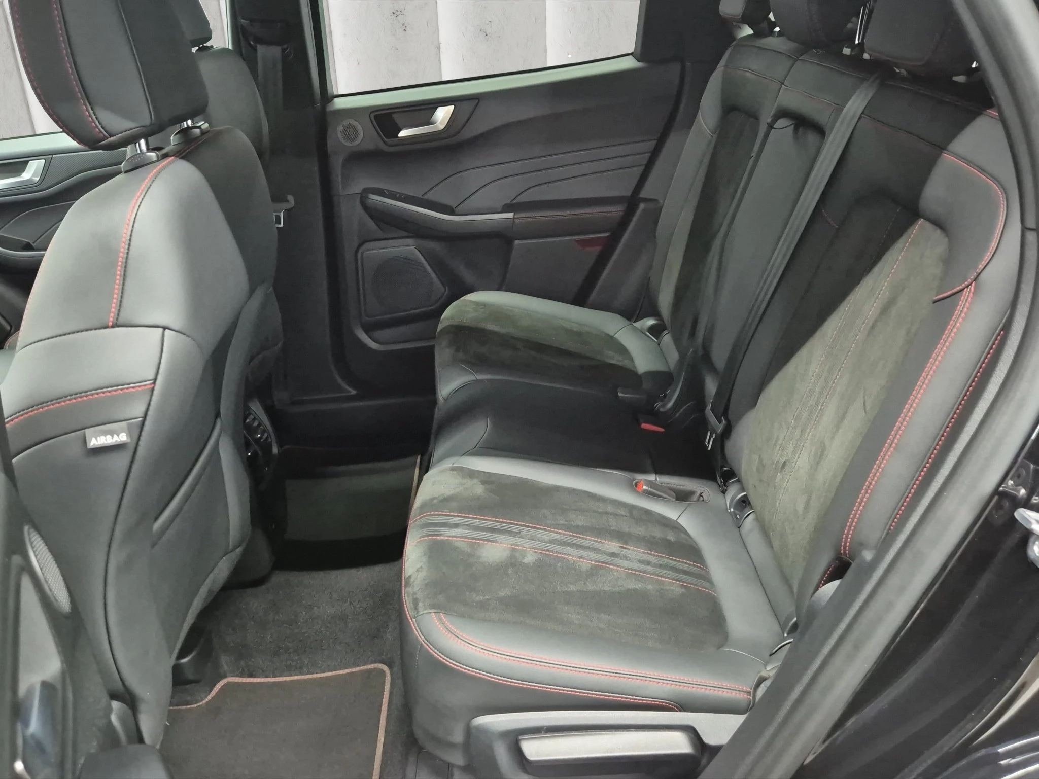 Ford Kuga ST-Line X Aut.*PANO*AHK*360GRAD*LED-MATRIX*NAVI*GRA*WINTER-PKT..