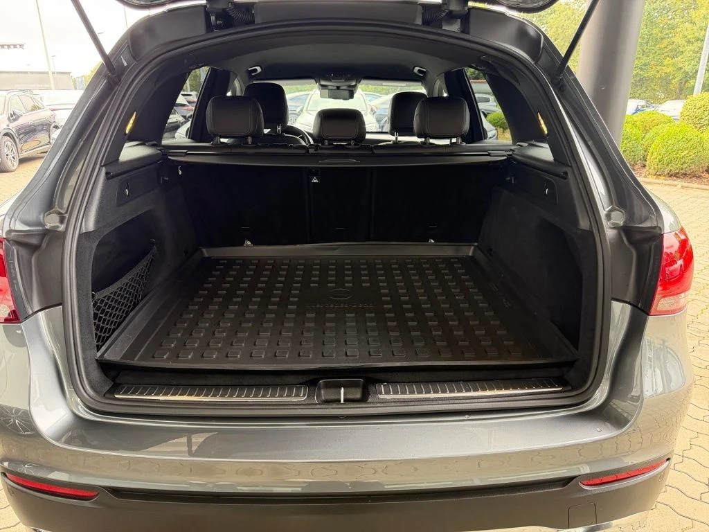 Mercedes-Benz-GLC 220 d-image-12