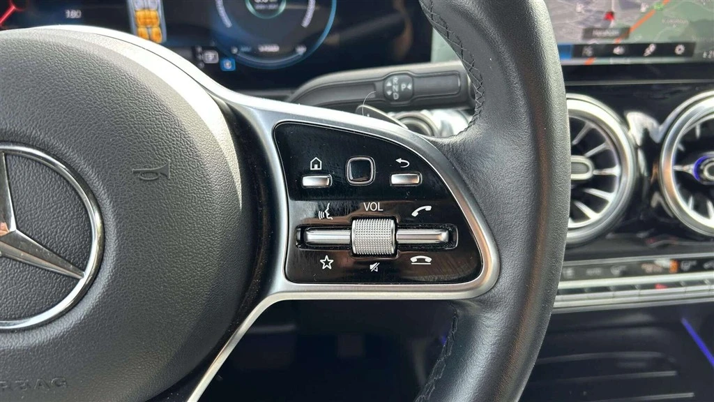 Mercedes-Benz-EQB-image-14