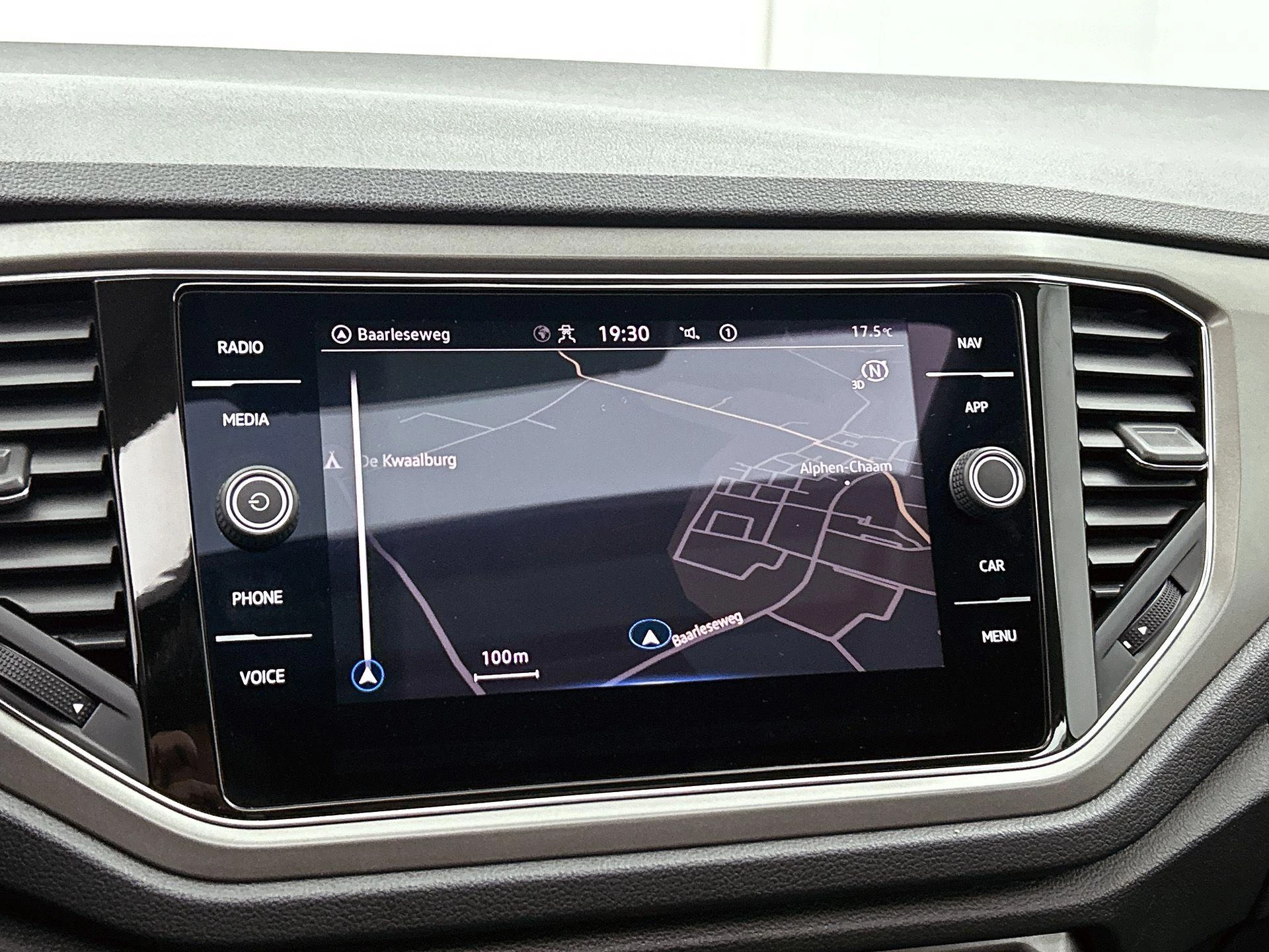 Volkswagen-T-Roc-image-7