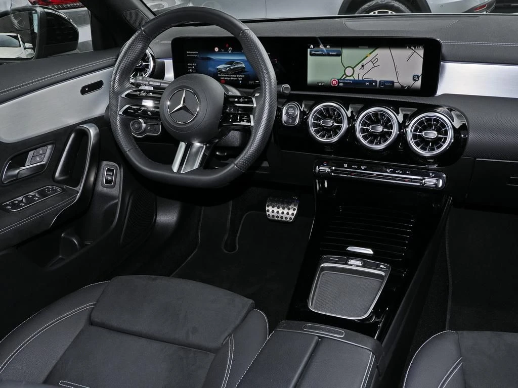 Mercedes-Benz-CLA 200-image-9