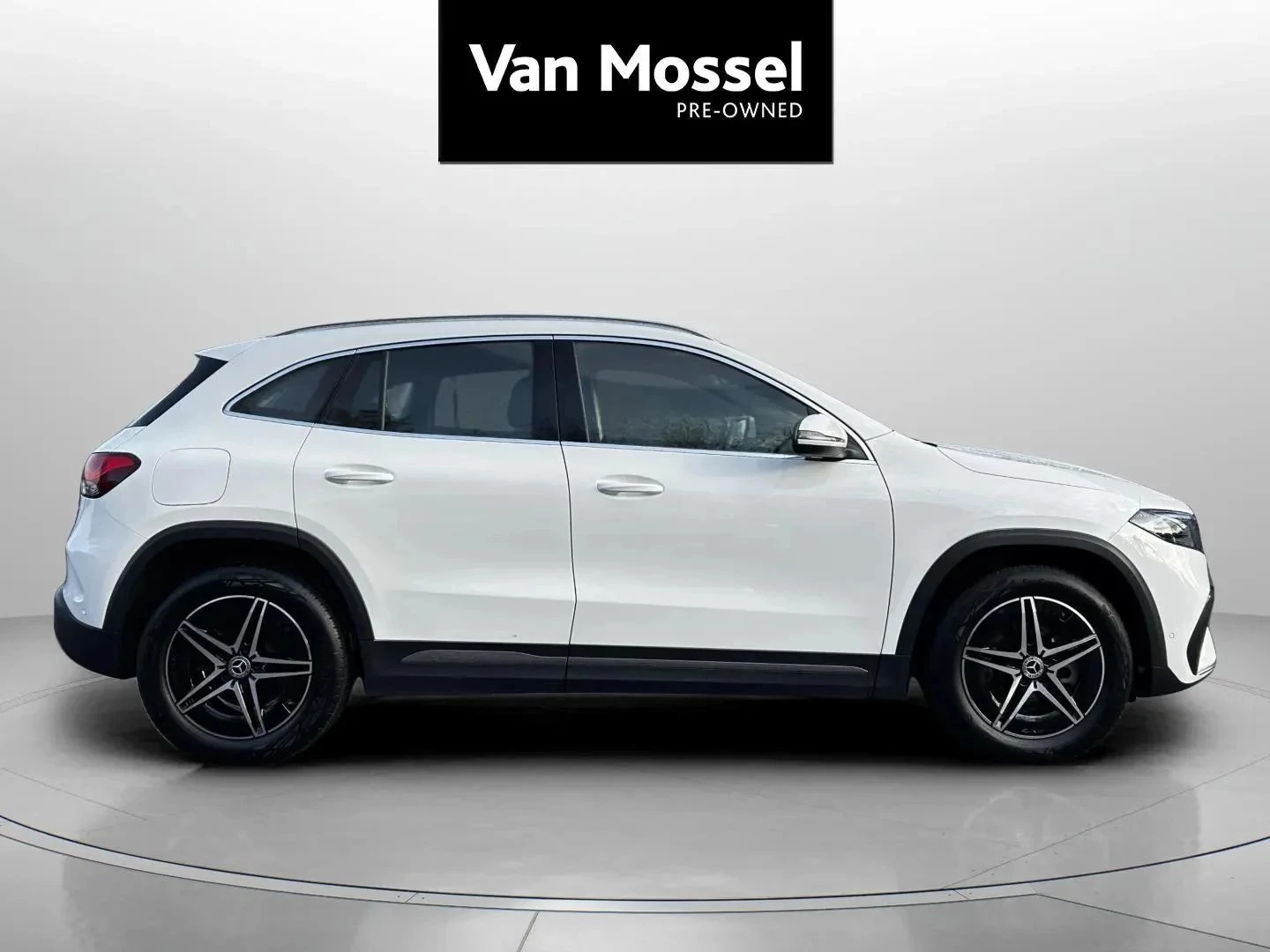 Mercedes-Benz-EQA-image-4