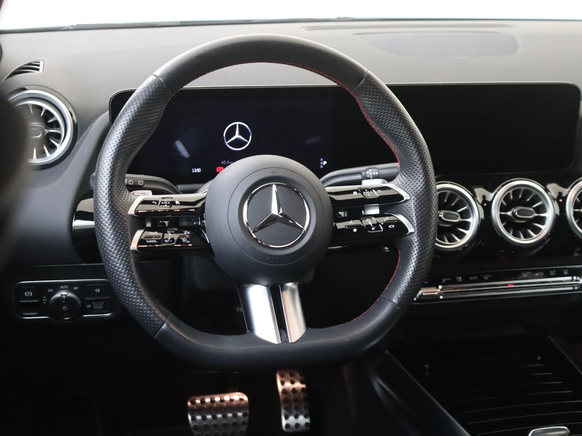 Mercedes-Benz-GLA-image-9
