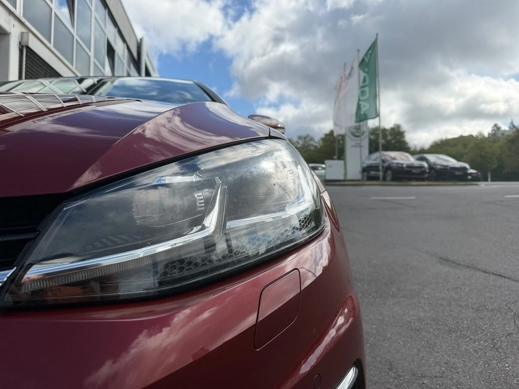 Volkswagen-Golf-image-1