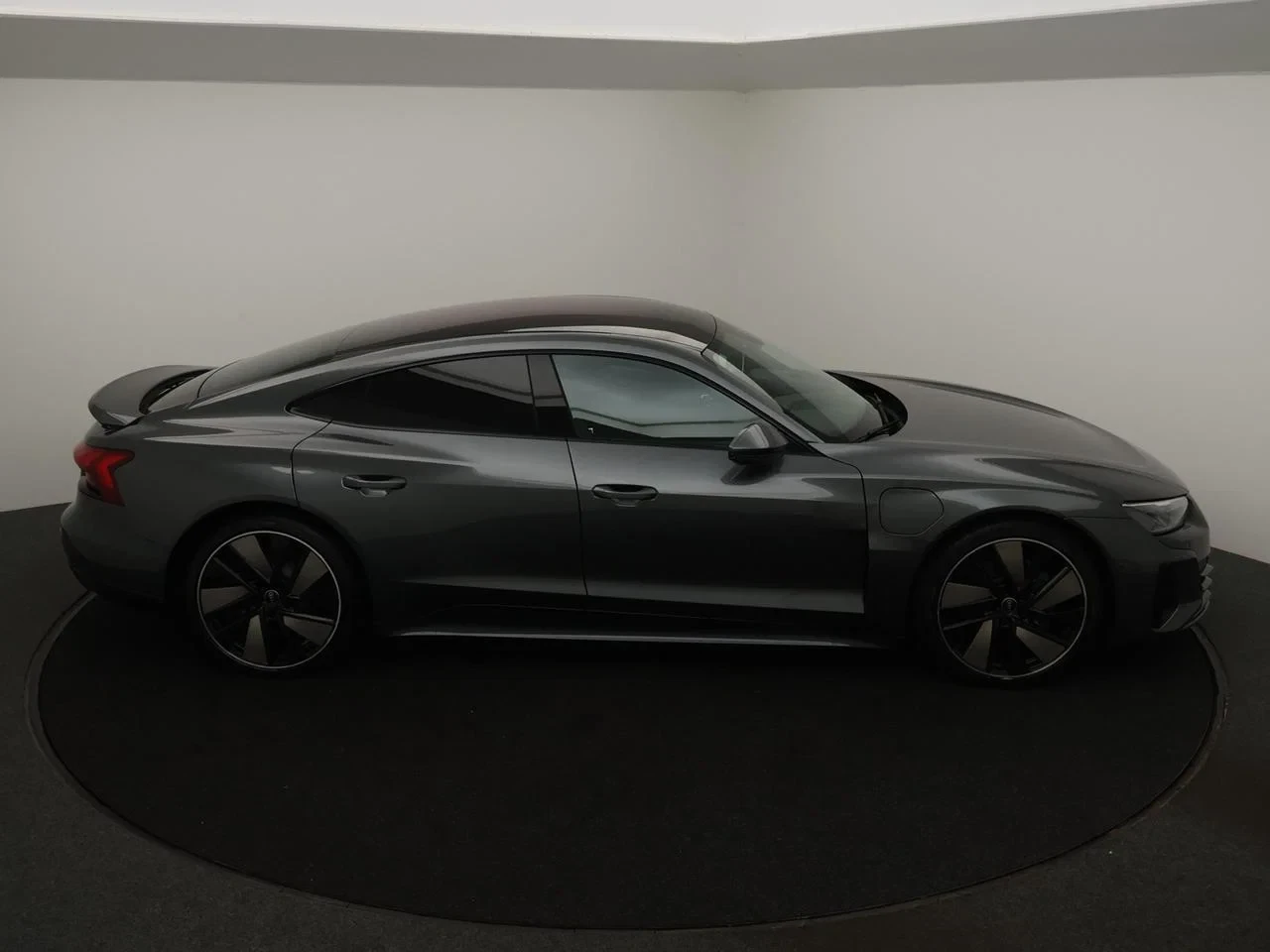 Audi-e-tron GT-image-2