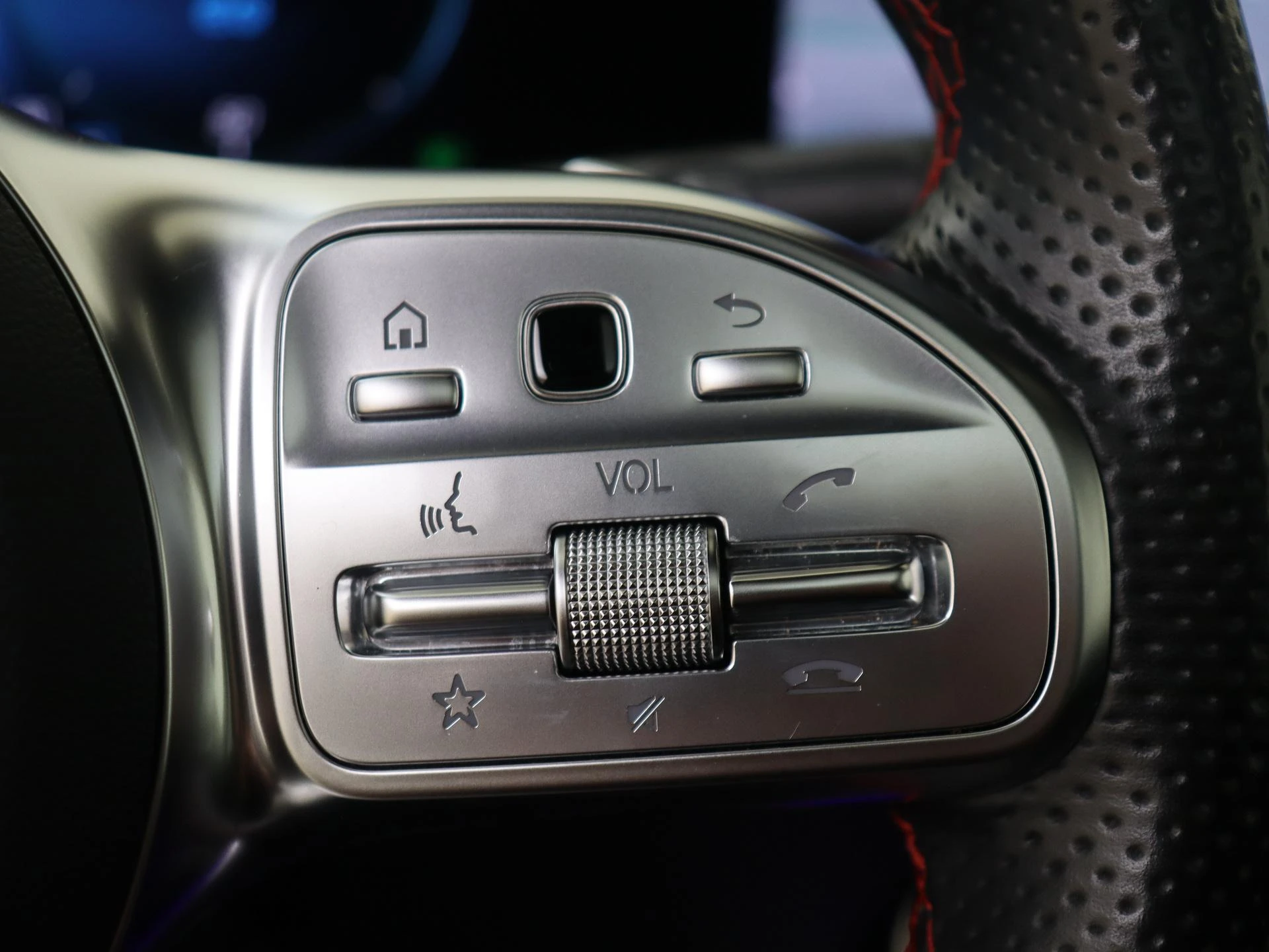 Mercedes-Benz-EQA-image-11