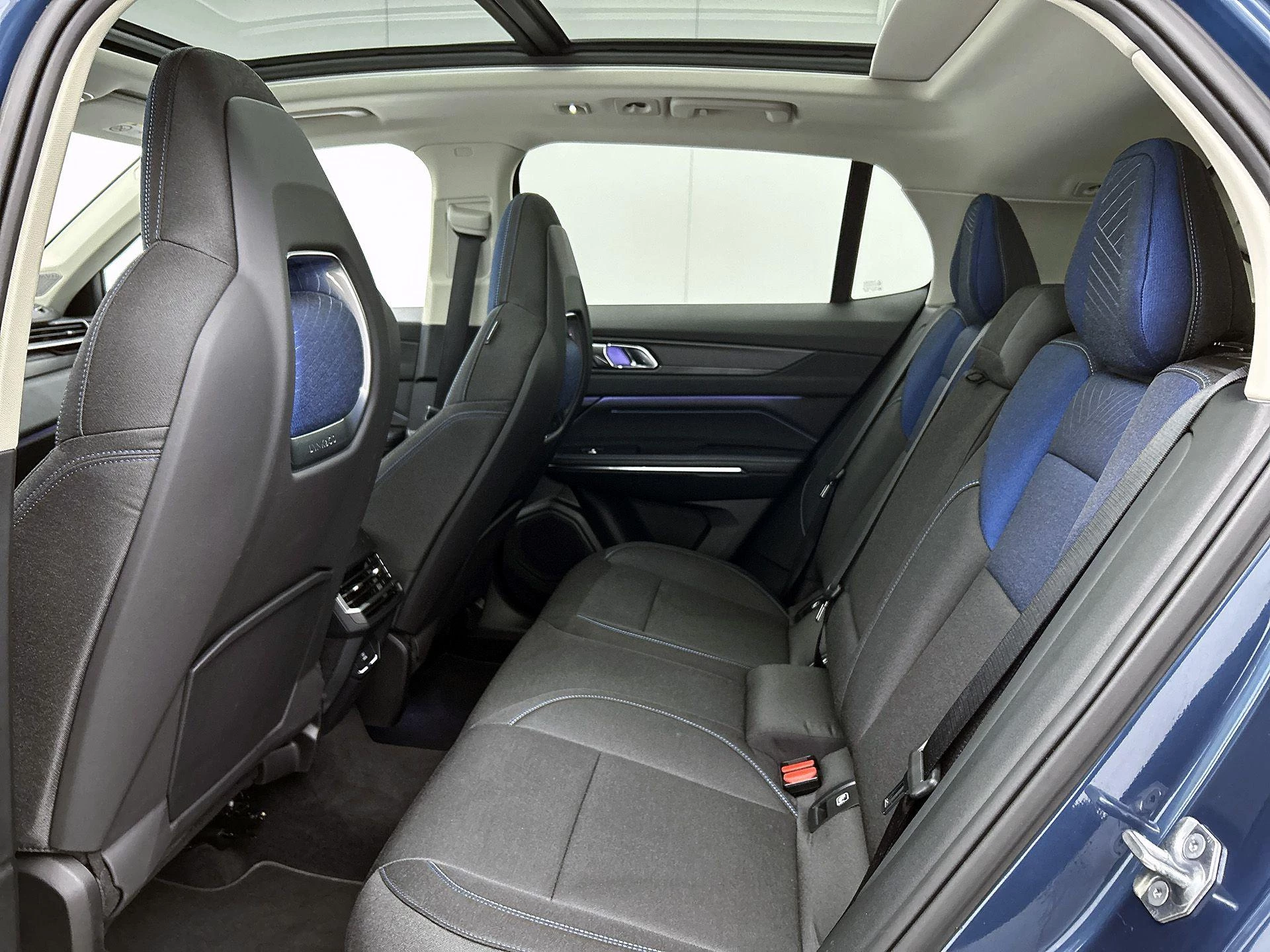 Lynk & Co-01-image-30