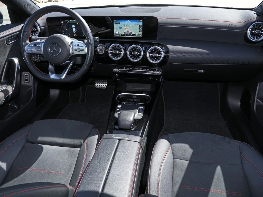 Mercedes-Benz-CLA 220 d-image-12