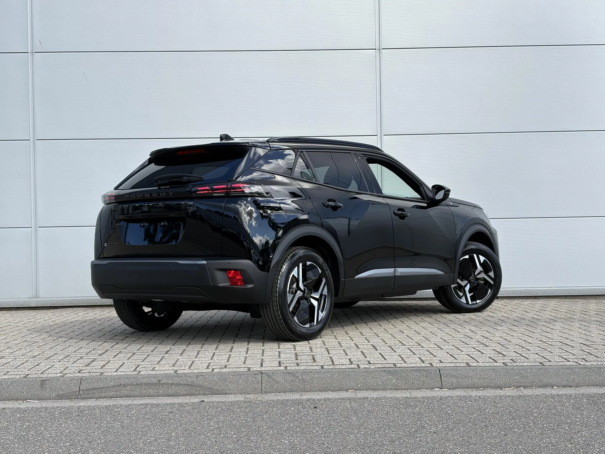 Peugeot e-2008