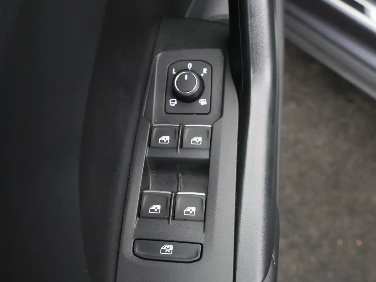 Volkswagen-T-Cross-image-12