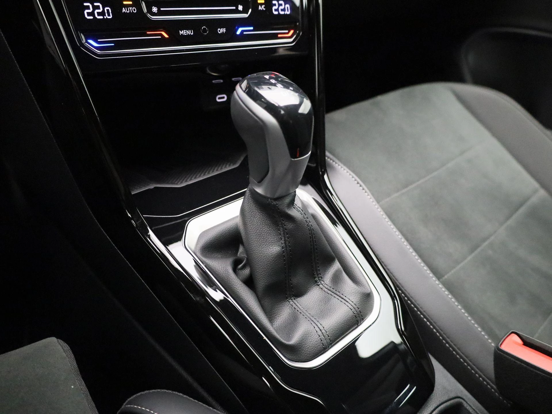 Volkswagen-T-Roc-image-17