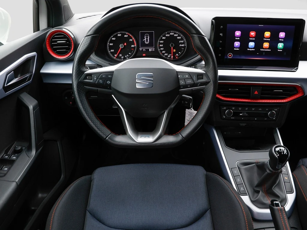 SEAT-Arona-image-12