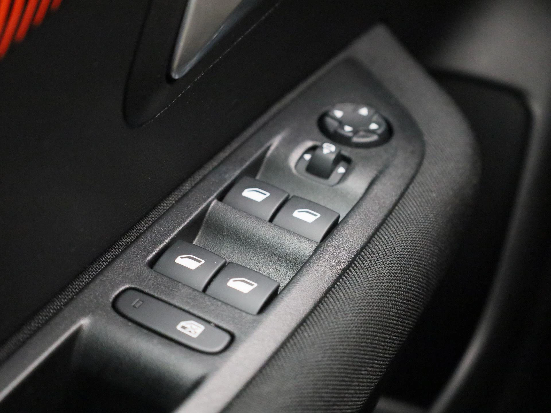 Peugeot-e-208-image-25