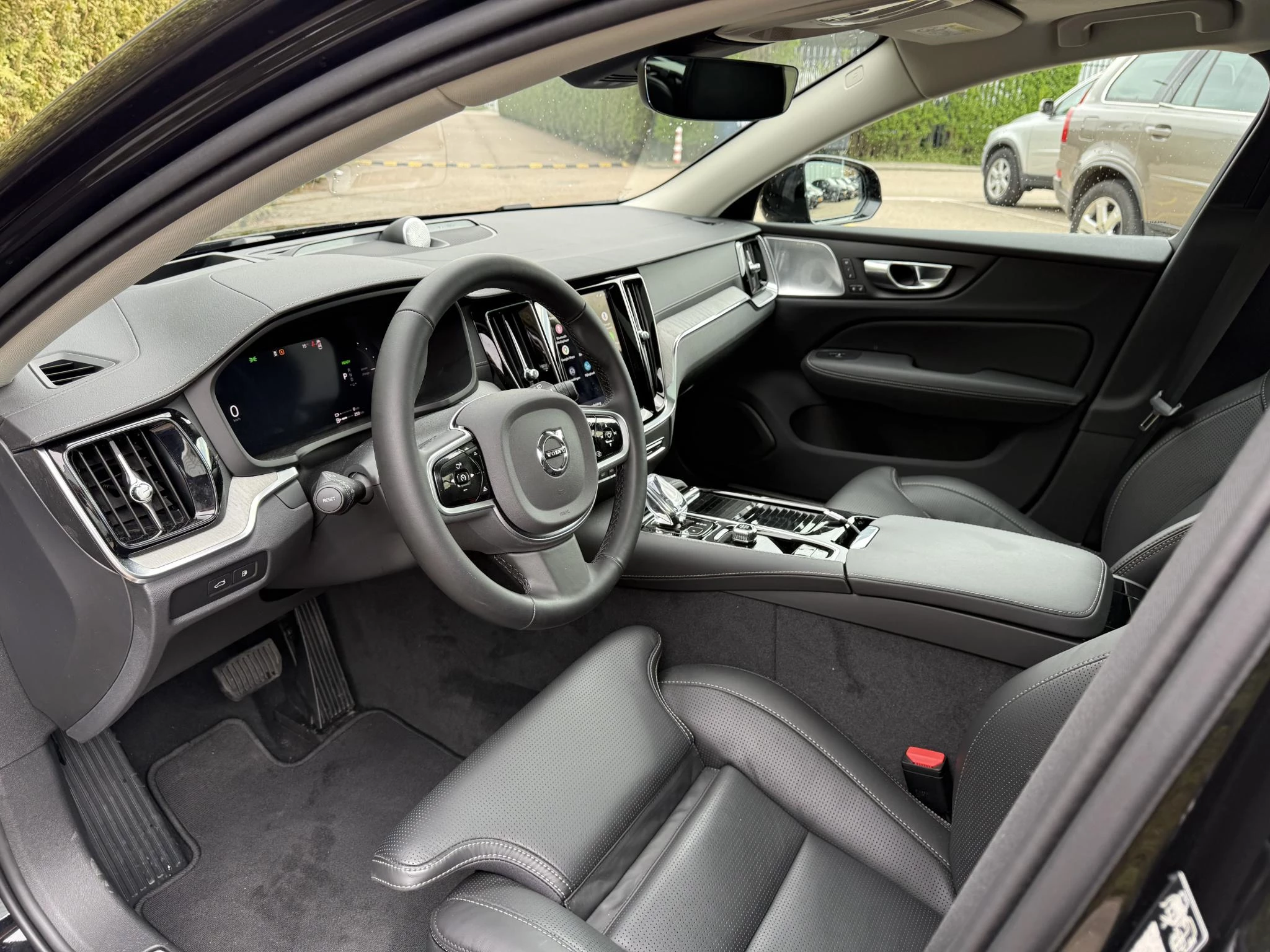 Volvo V60 T8 Plug-in hybrid AWD Ultra Dark