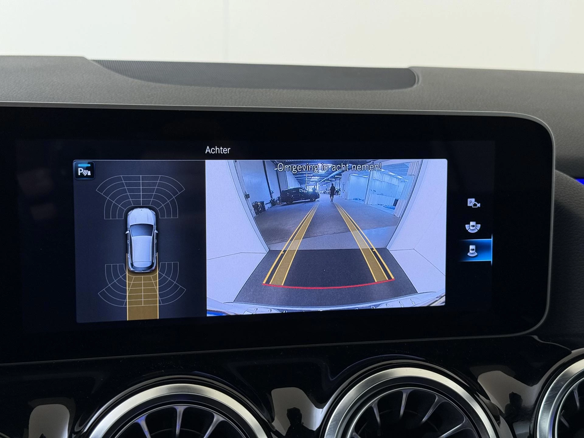 Mercedes-Benz-GLA-image-18