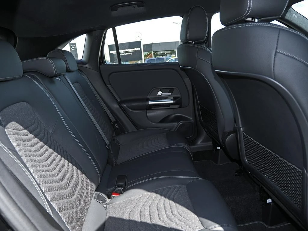 Mercedes-Benz-GLA 200 d-image-14