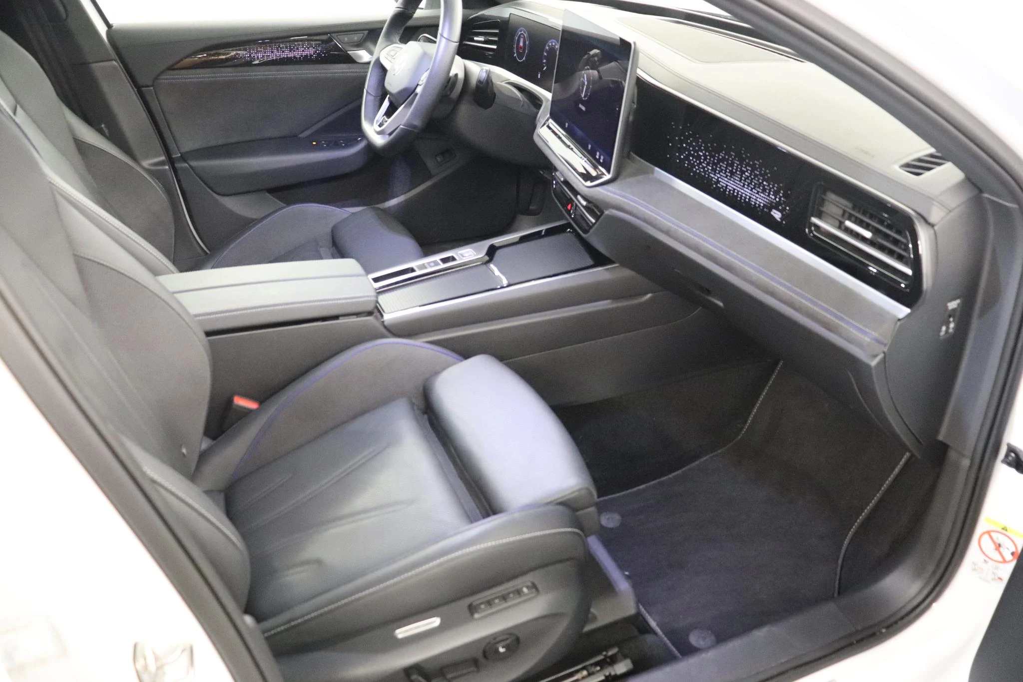 Volkswagen-Passat-image-16