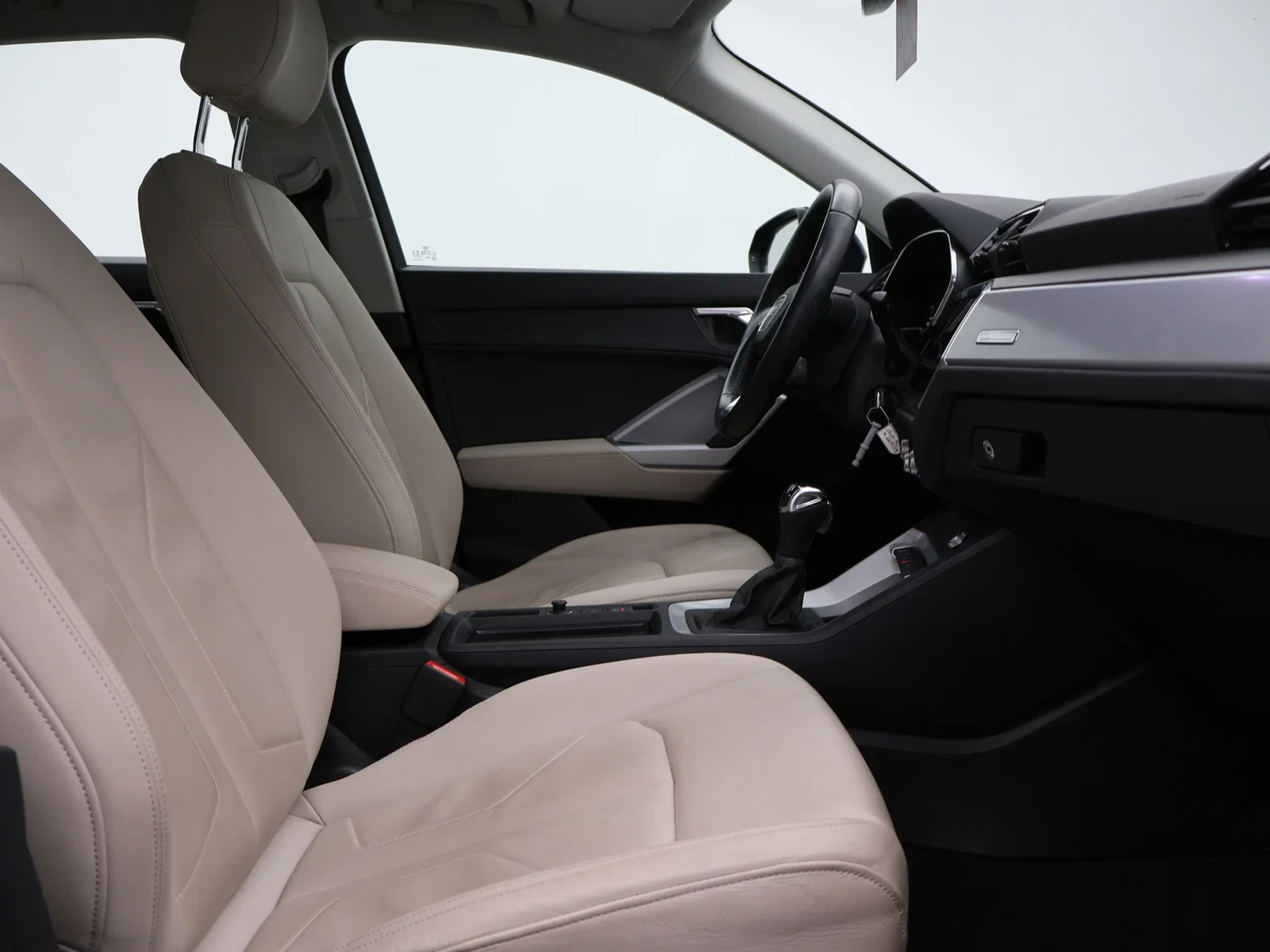 Audi Q3 PHEV Audi Q3 S-LINE PHEV 45TFSIe 245PK *AUTOMAAT*TREKHAAK*BEIGE LEDER*NAVI*BLTH*CRUISE*PDC*ZETELVERWARMIN