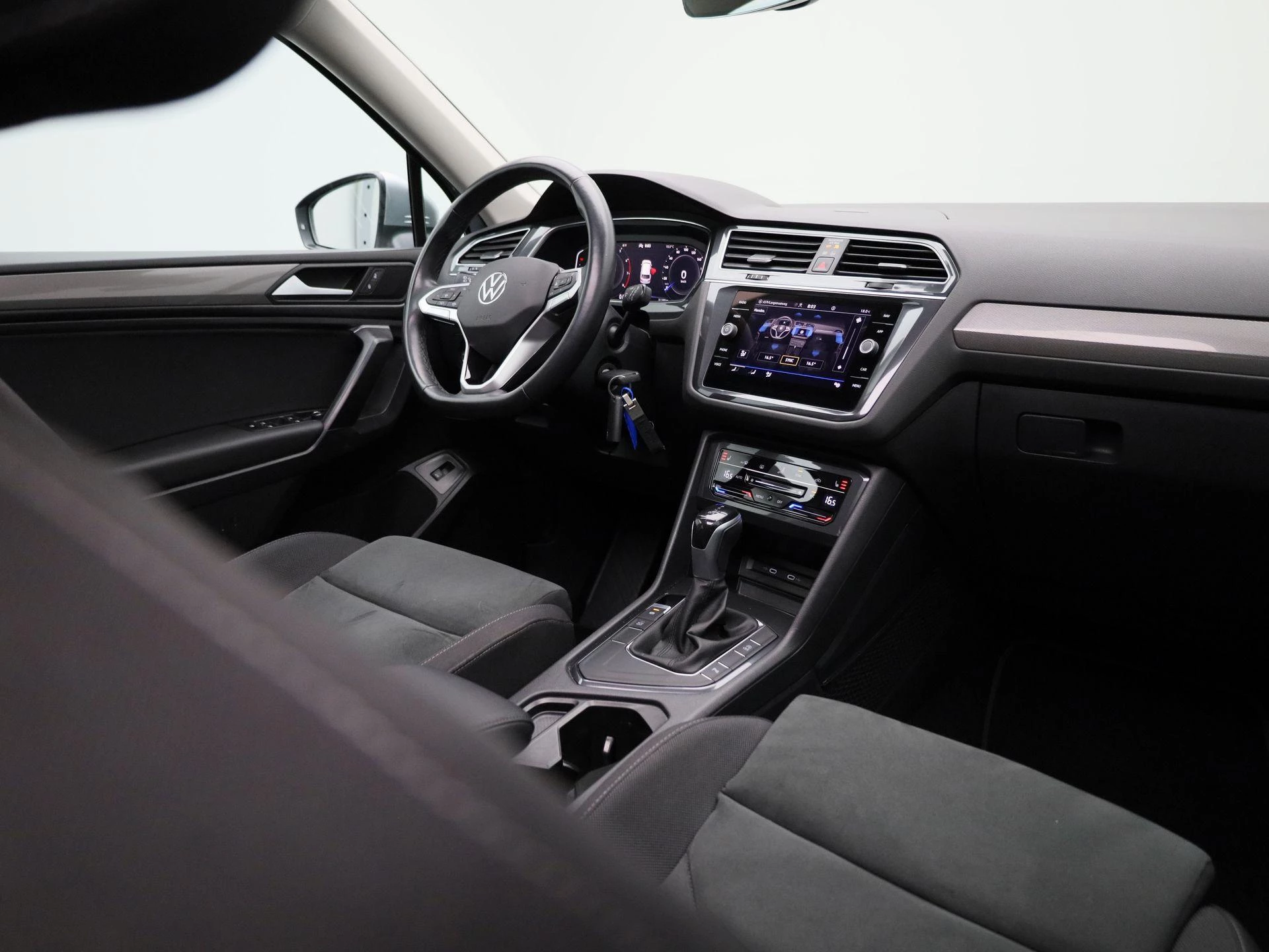 Volkswagen-Tiguan Allspace-image-41