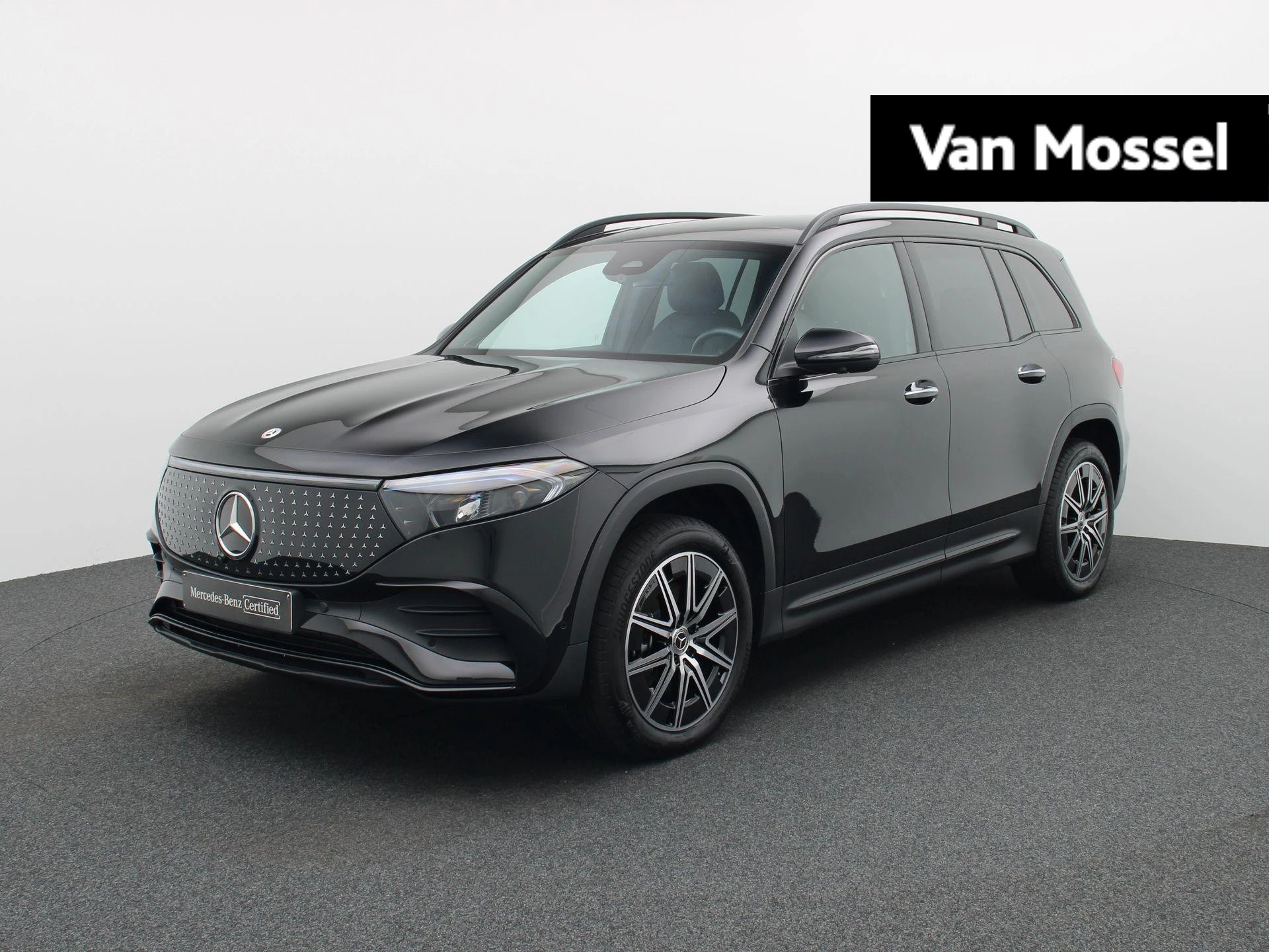 Mercedes-Benz-EQB-image-0