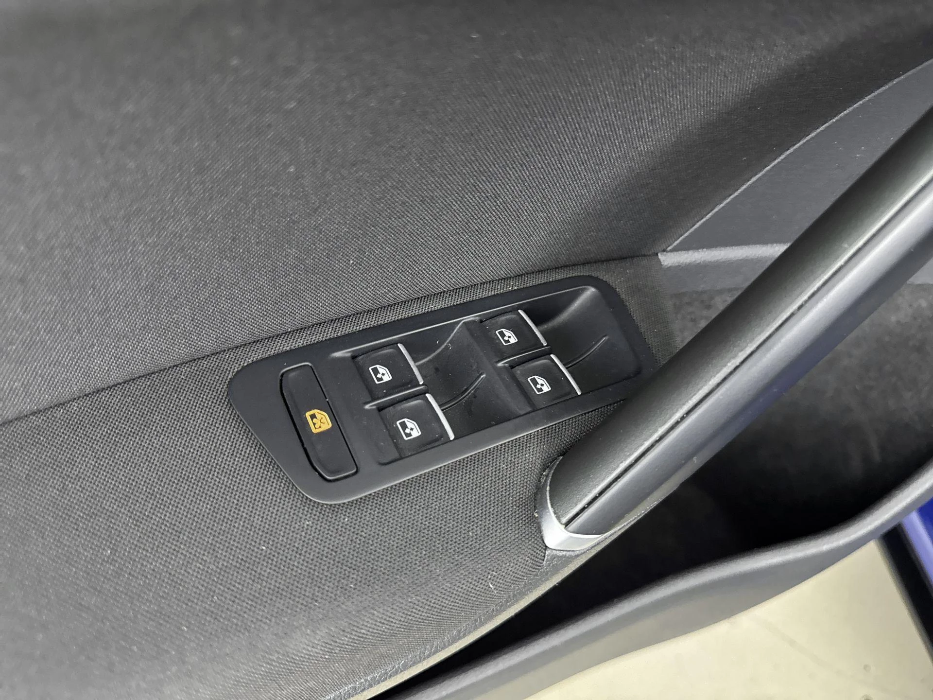 Volkswagen-Golf-image-12