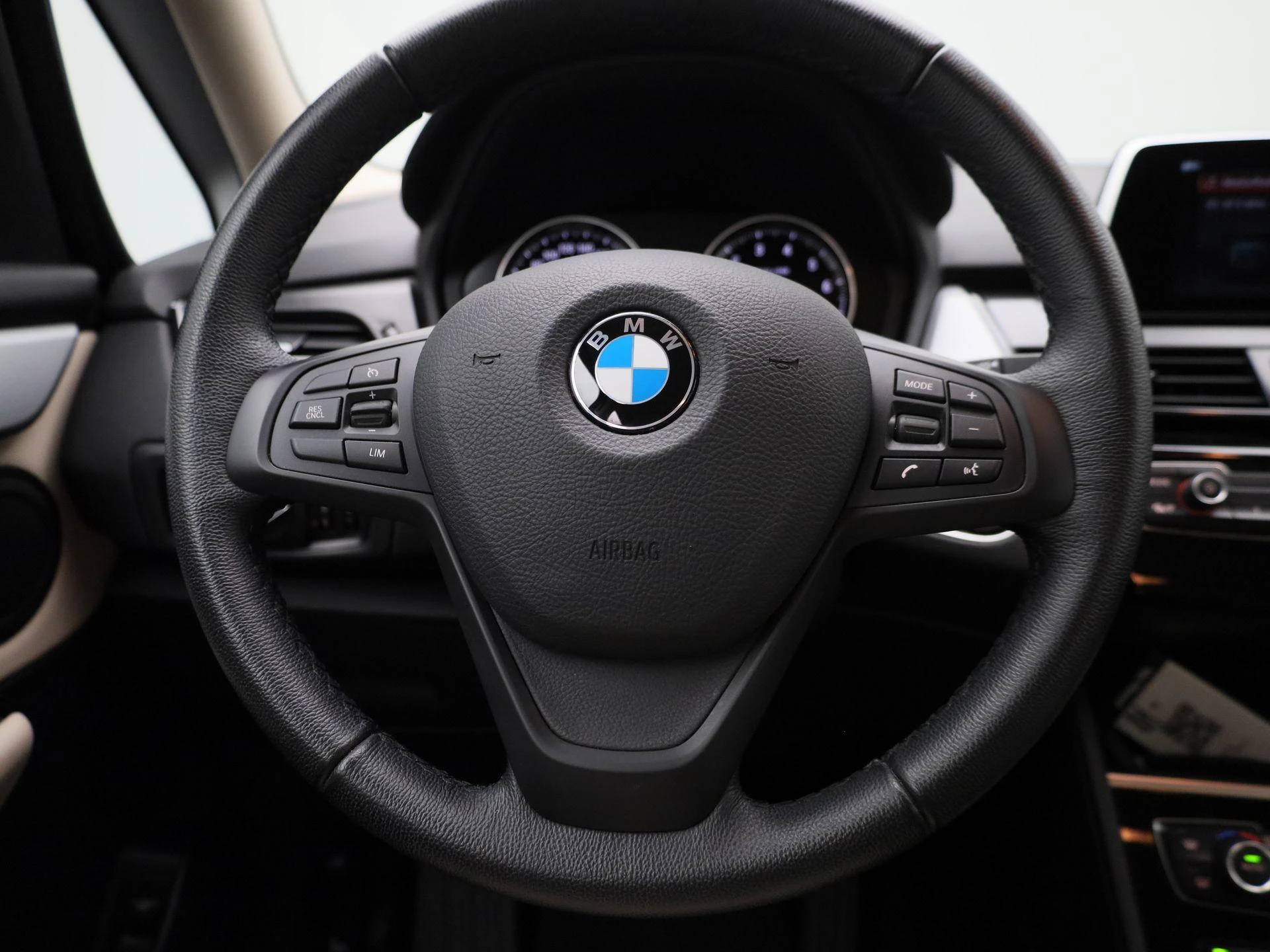 BMW-Série 2-image-6