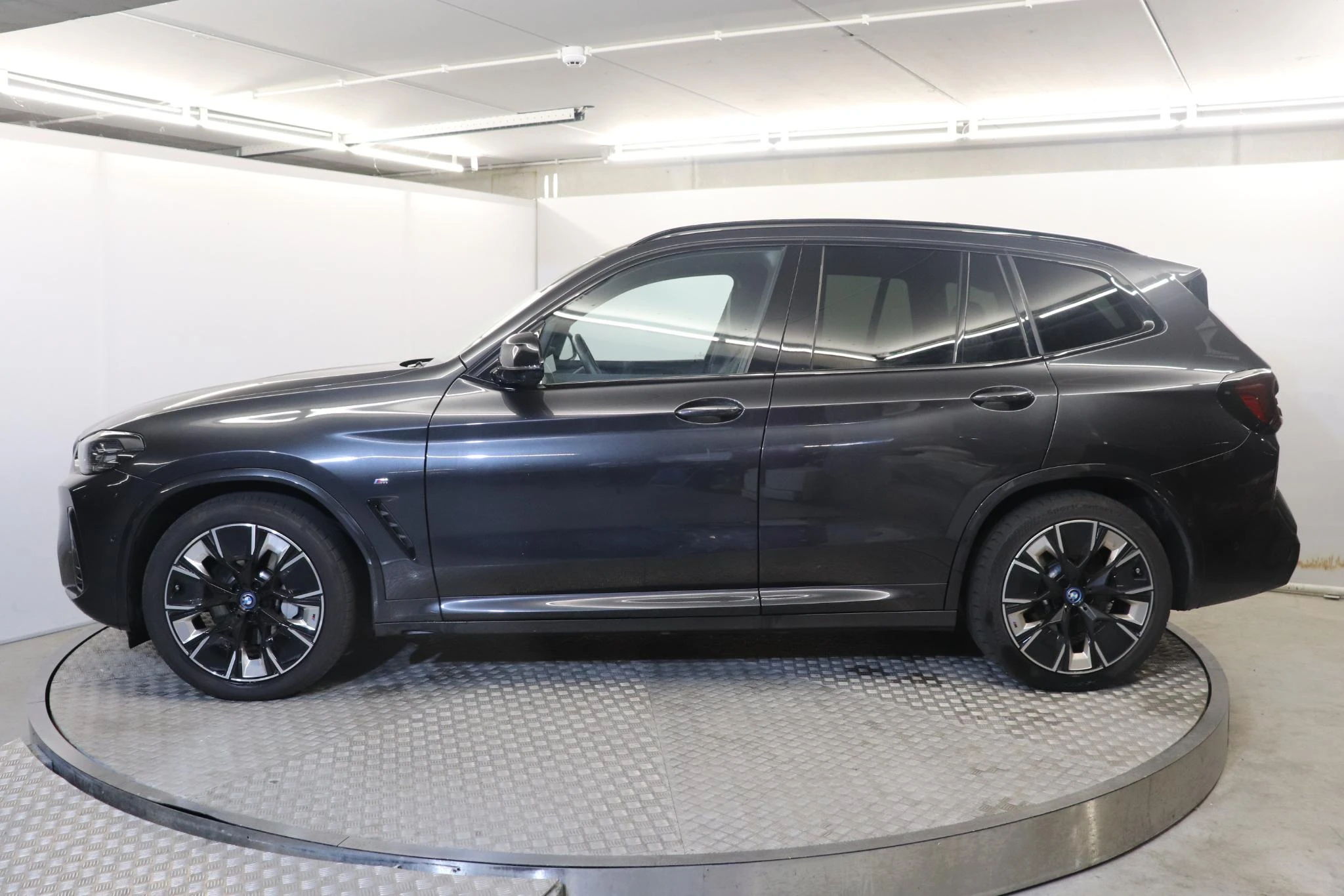 BMW-iX3-image-2