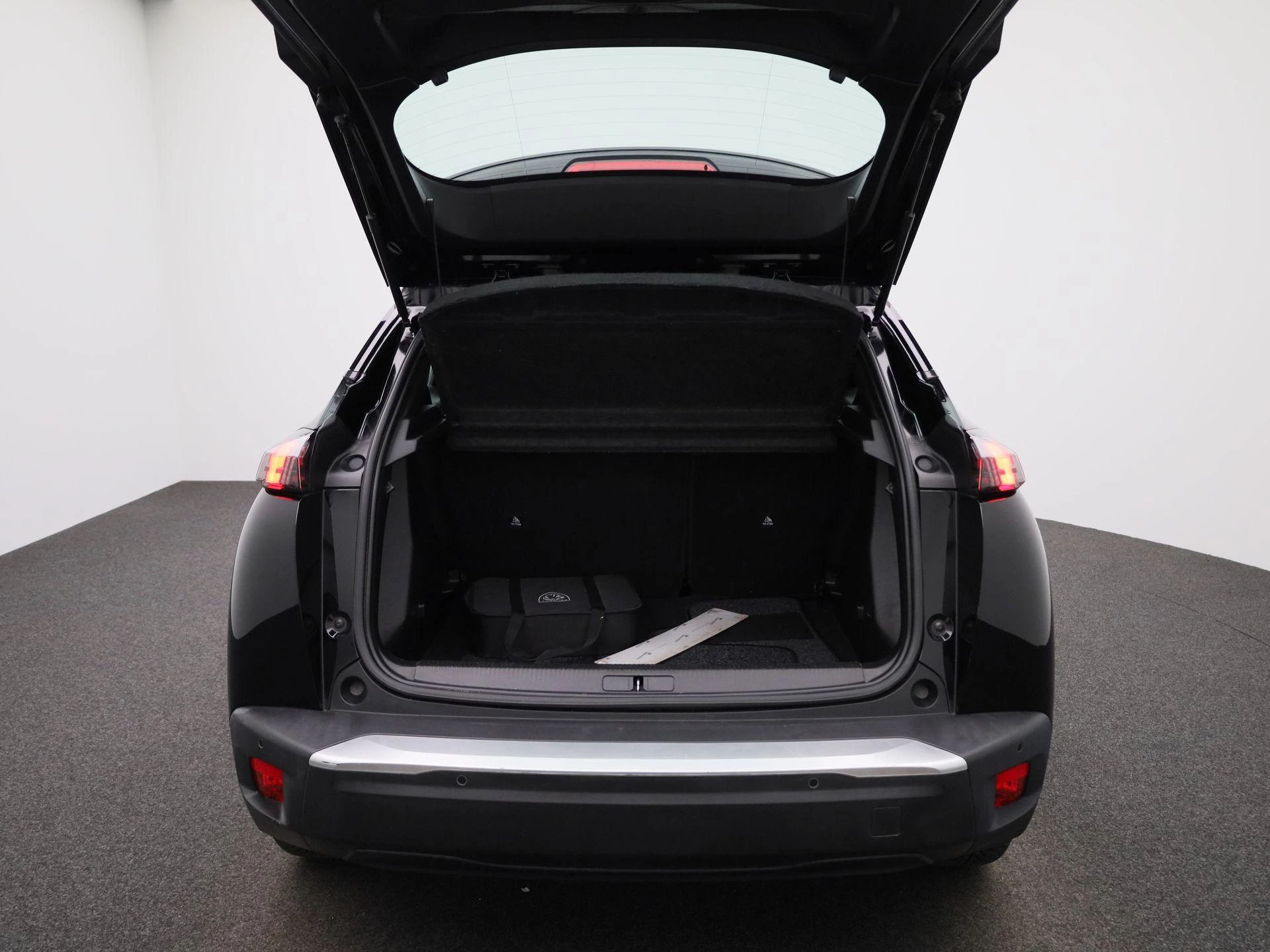Peugeot-e-2008-image-11
