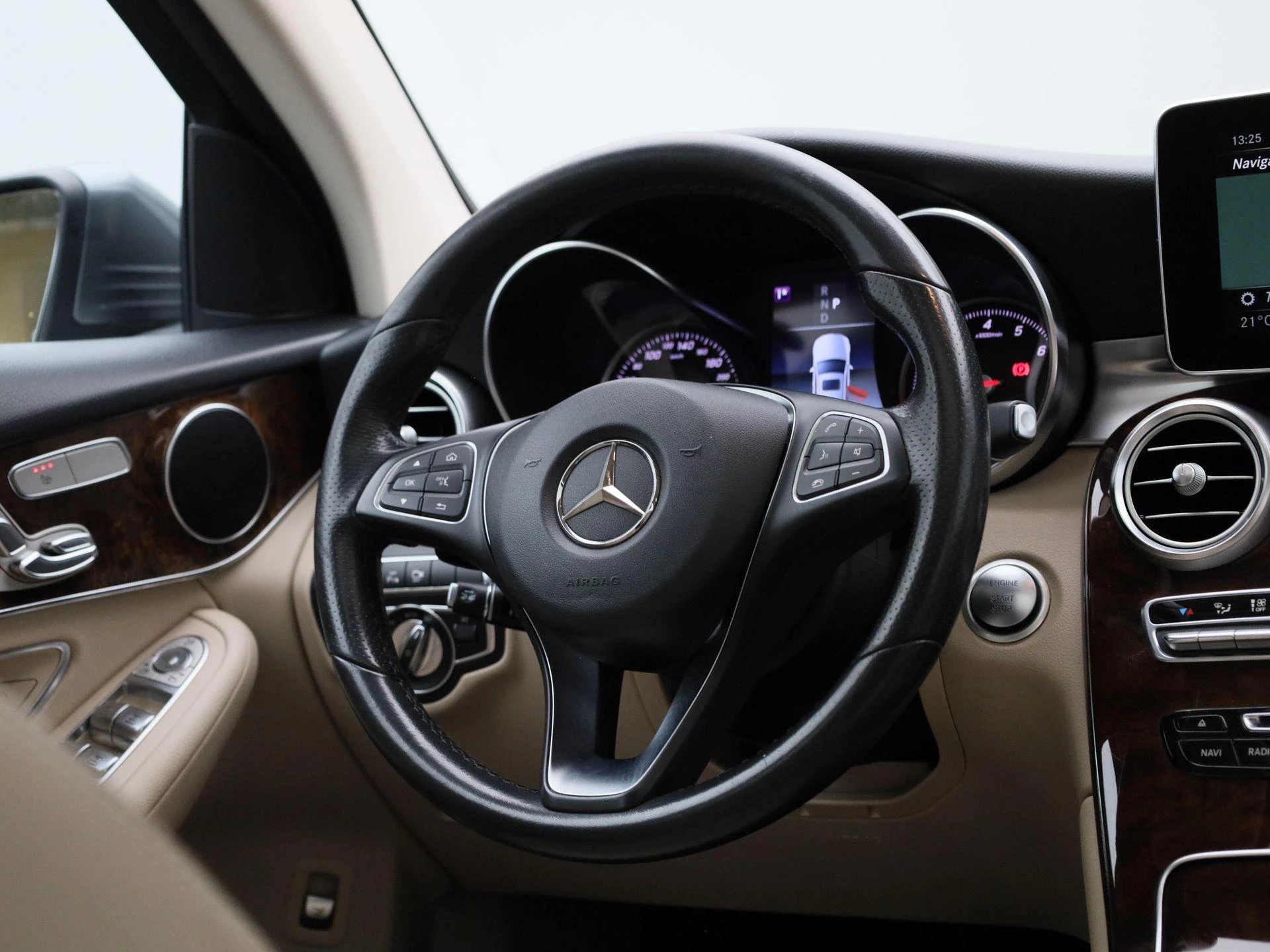 Mercedes-Benz-GLC-image-48