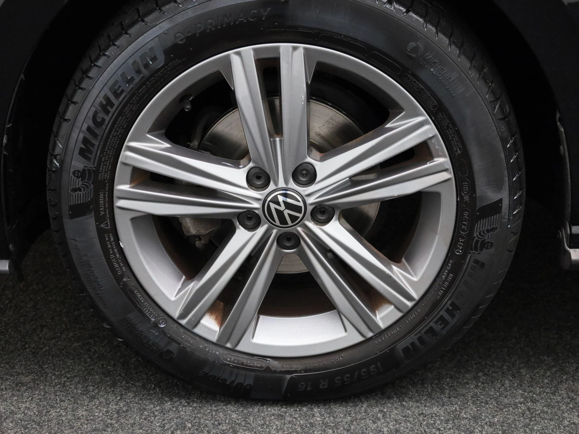 Volkswagen-Polo-image-12