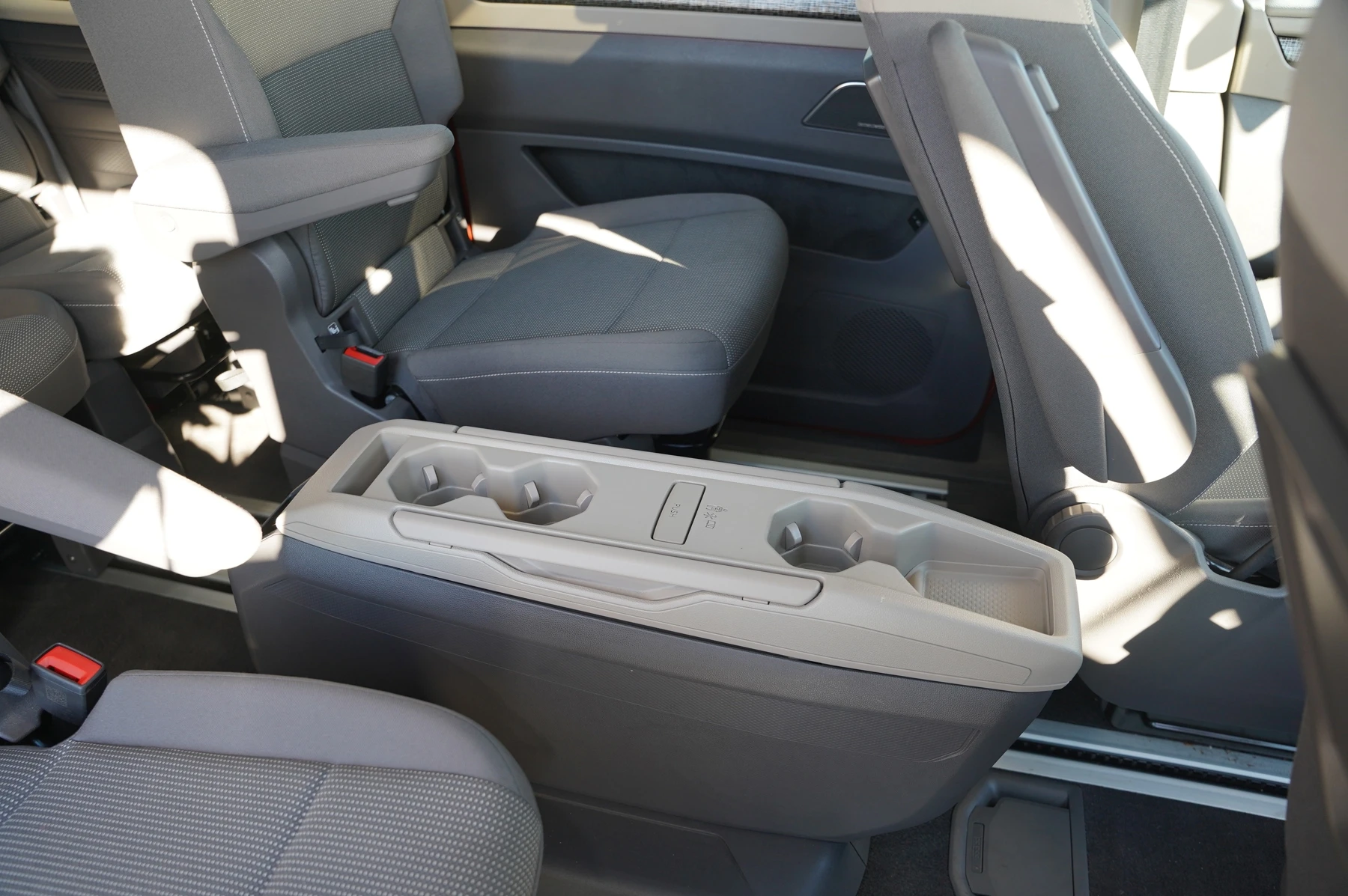 Volkswagen-Multivan-image-9