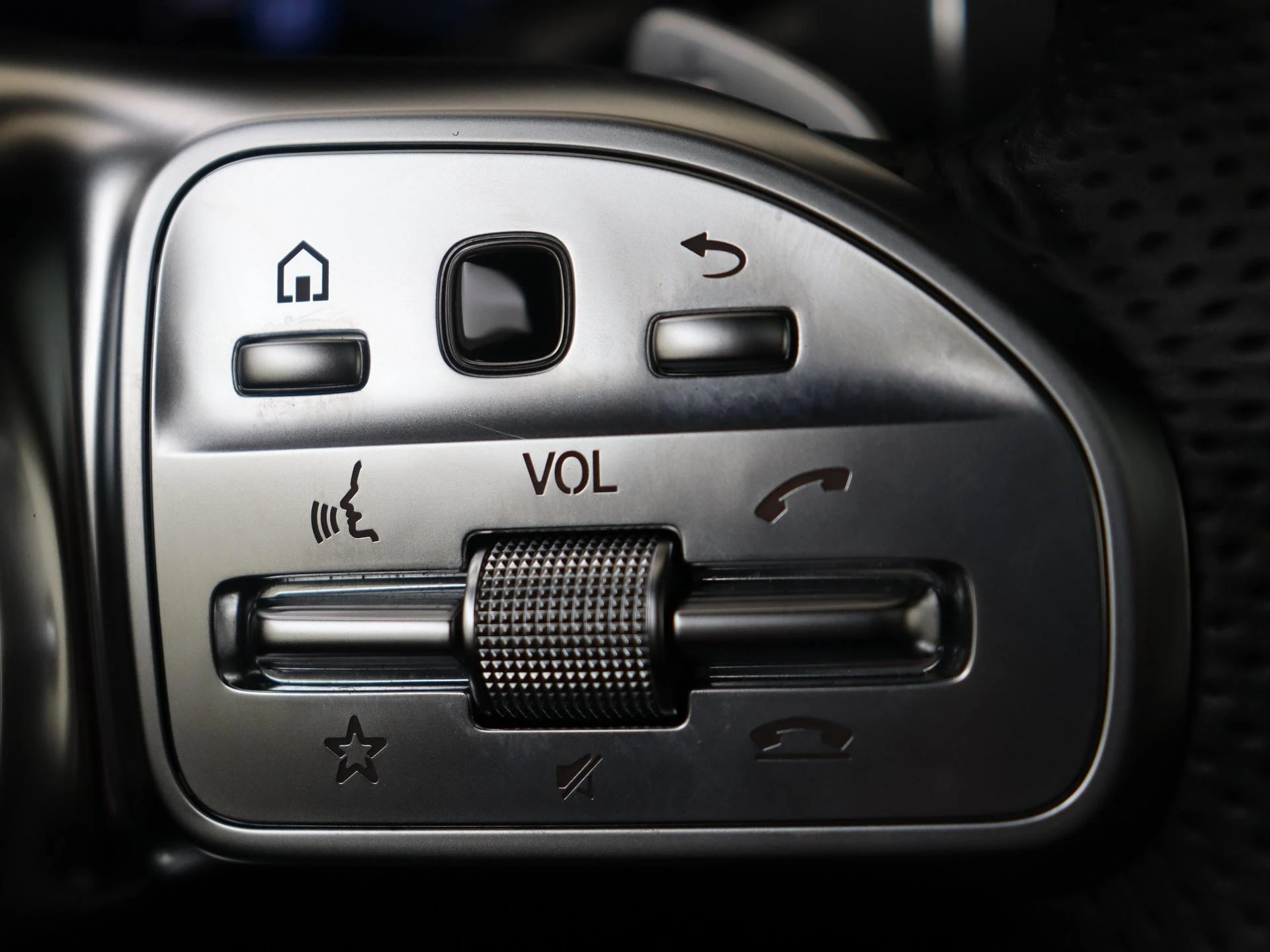 Mercedes-Benz-GLC-image-13