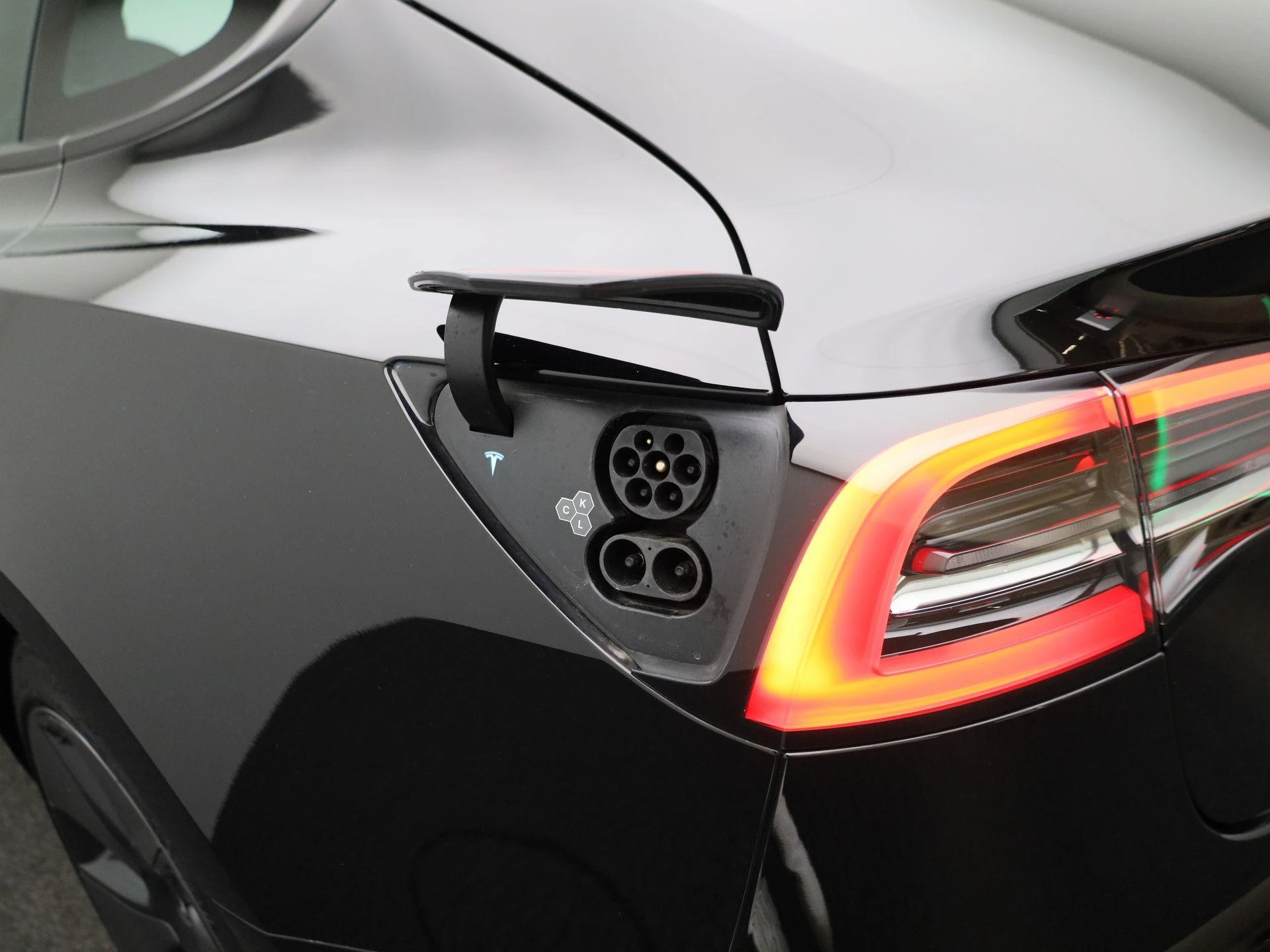 Tesla-Model 3-image-23