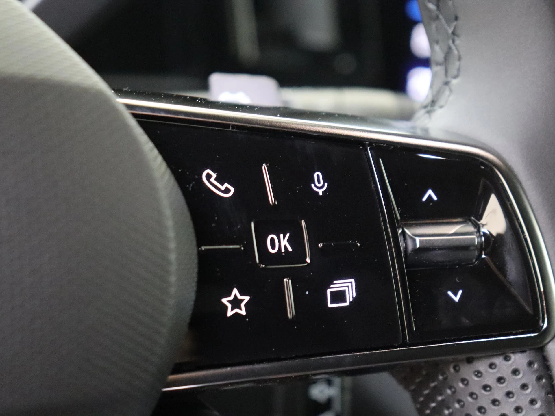 Renault-Megane E-Tech-image-13