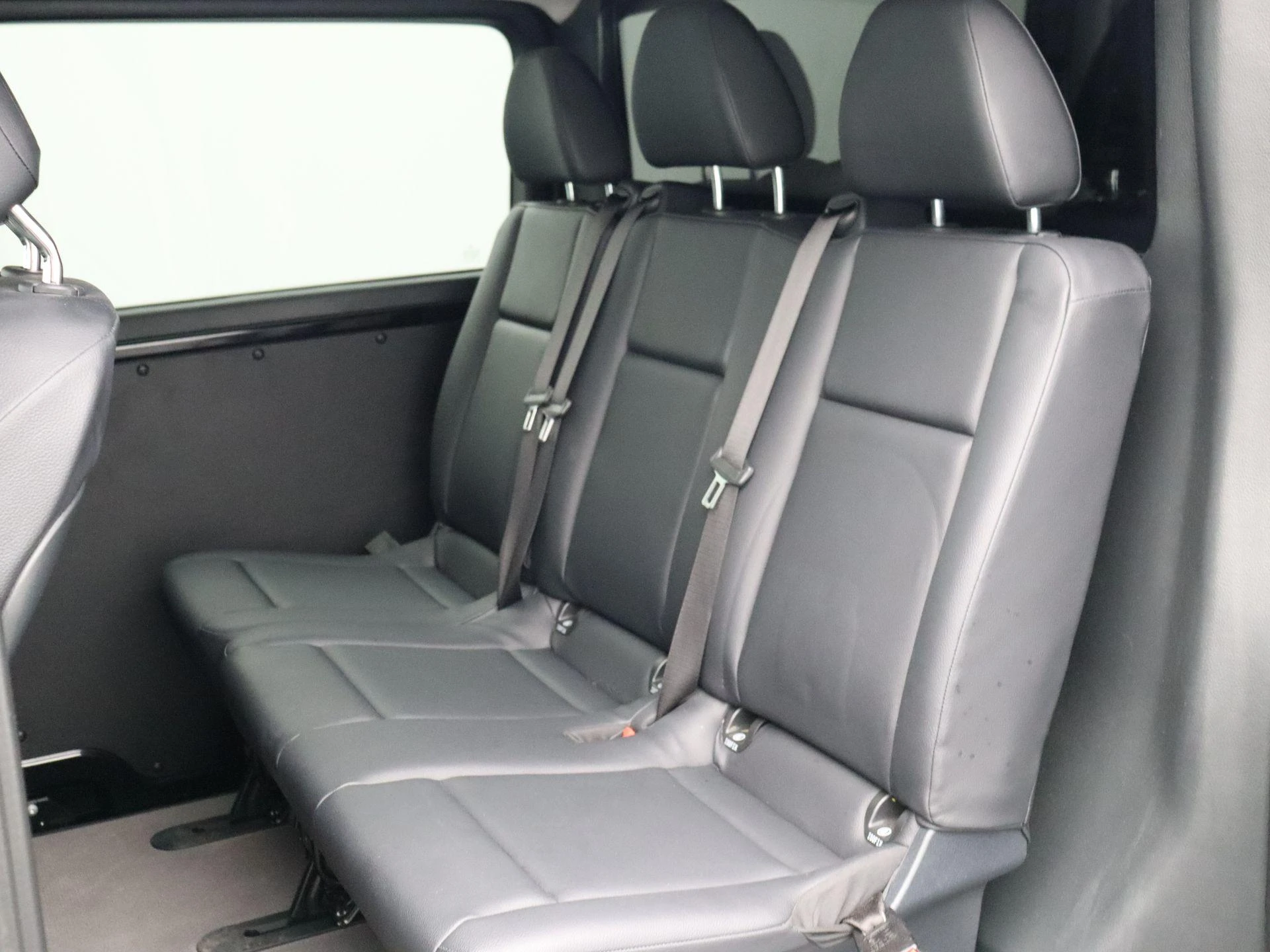 Mercedes-Benz-Vito-image-21