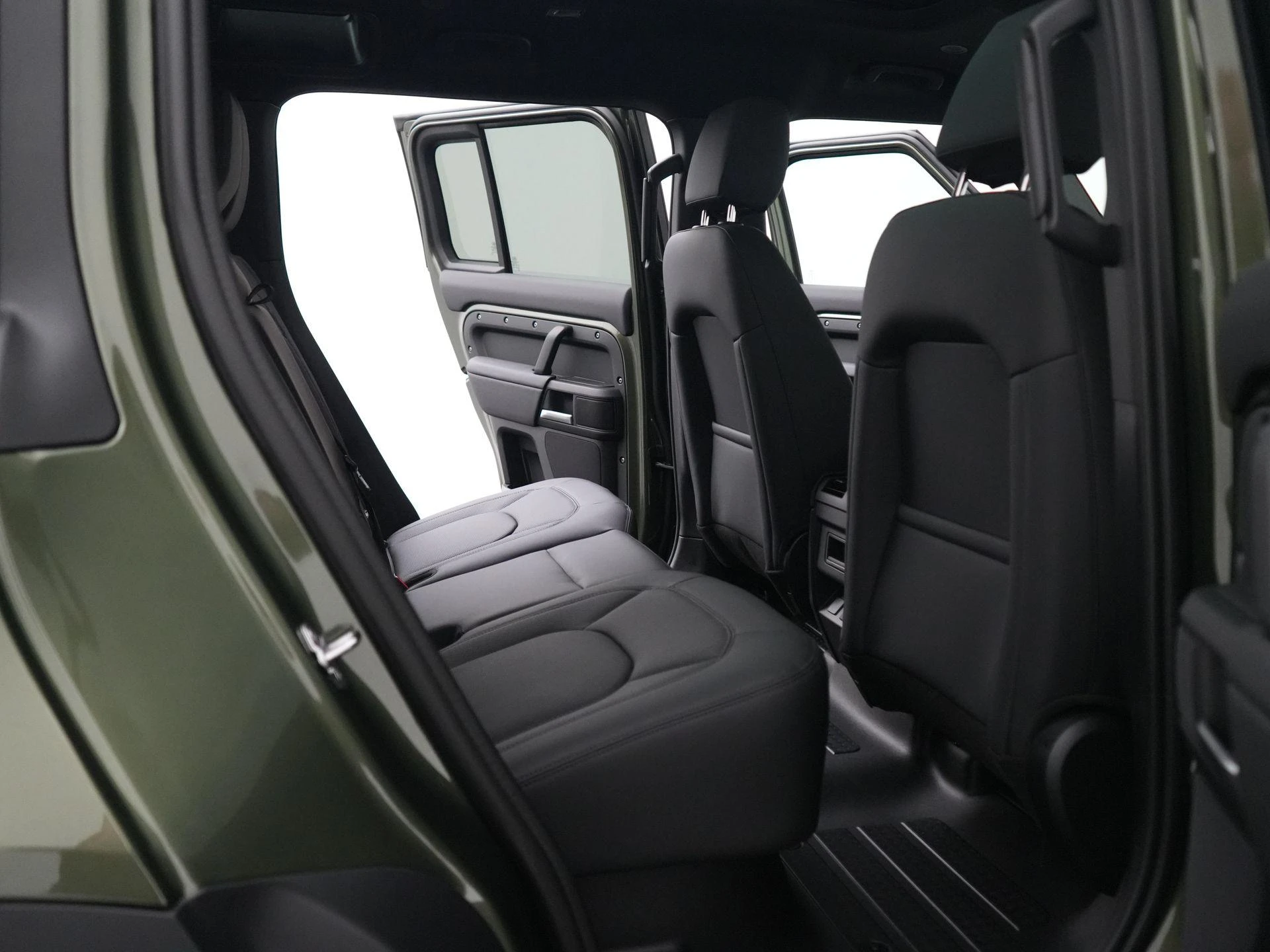 Land Rover-Defender-image-35